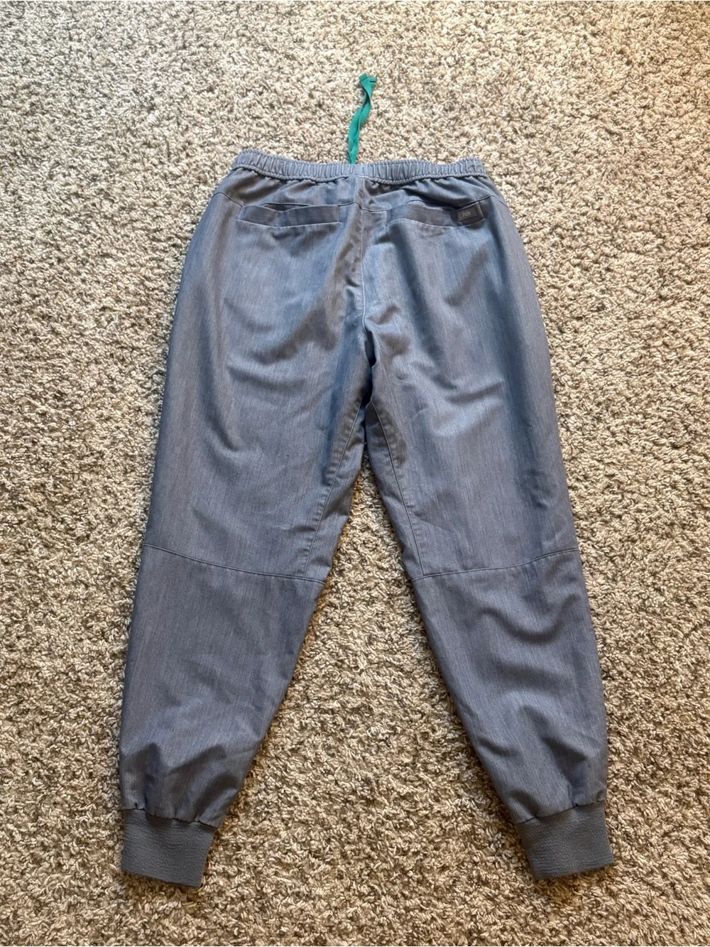 FIGS Men's Tansen Jogger Scrub Pants in Graphite Grey Size Medium Short